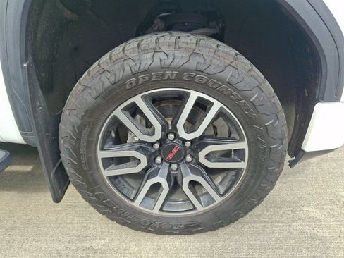 Used 2019 GMC Sierra 1500 AT4 w/ AT4 Premium Package AWD/4WD image 4