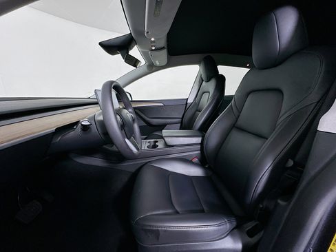 Used 2024 Tesla Model Y Long Range image 13