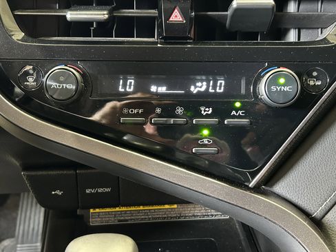 Used 2021 Toyota Camry XSE AWD/4WD image 29