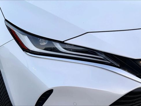 Used 2023 Toyota Venza Limited image 26