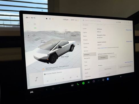 Used 2024 Tesla Cybertruck AWD Crew Cab image 28