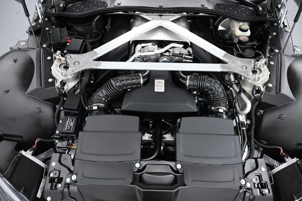Used 2020 Aston Martin V8 Vantage Coupe RWD image 23
