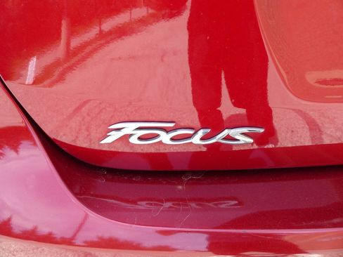 Used 2017 Ford Focus Titanium FWD image 10