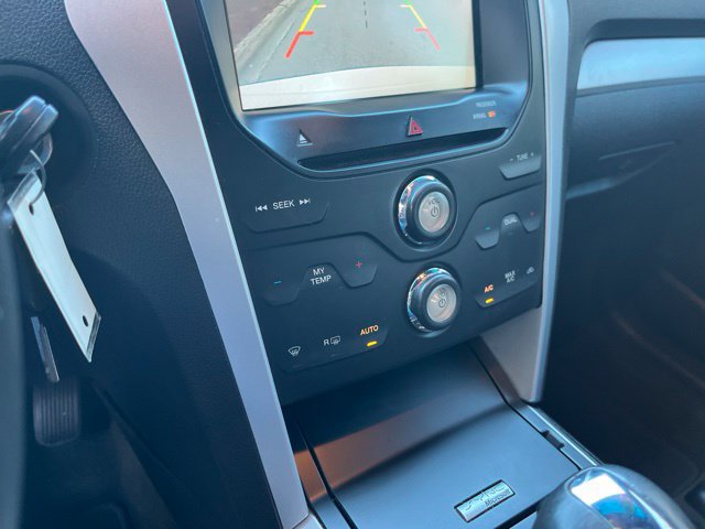 Used 2015 Ford Explorer XLT w/ Equipment Group 202A FWD image 25