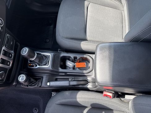 Used 2020 Jeep Wrangler Sport AWD/4WD image 27
