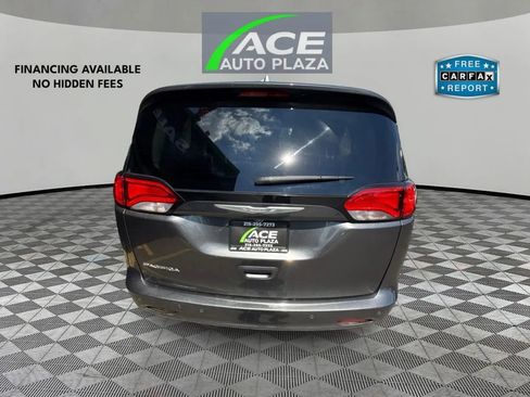 Used 2017 Chrysler Pacifica Touring FWD image 6