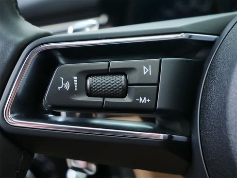 Used 2025 Porsche Macan image 20