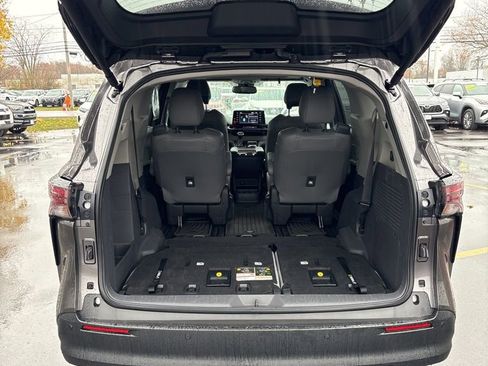 Used 2023 Toyota Sienna XLE image 7