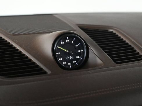 Certified 2023 Porsche Cayenne Turbo S AWD/4WD image 24