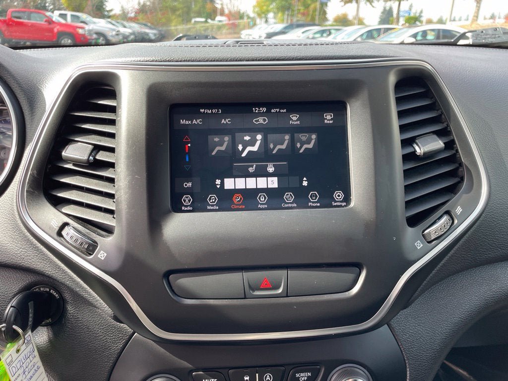 Used 2019 Jeep Cherokee Latitude w/ Cold Weather Group FWD image 21