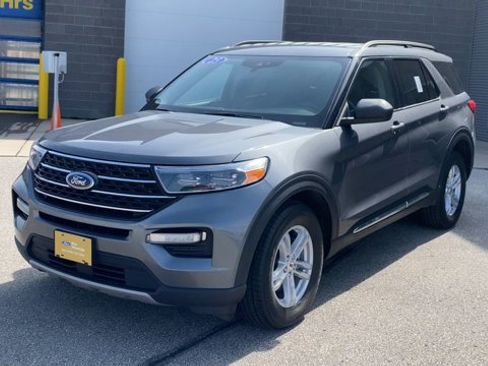Certified 2023 Ford Explorer XLT w/ Equipment Group 202A AWD/4WD image 5