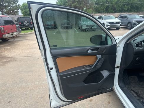 Used 2019 Volkswagen Tiguan S image 10