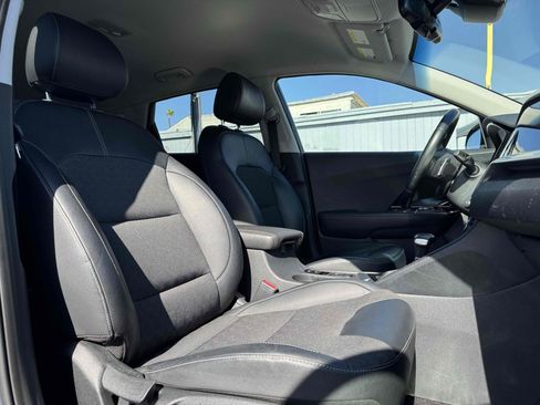 Used 2022 Kia Niro EX FWD image 24