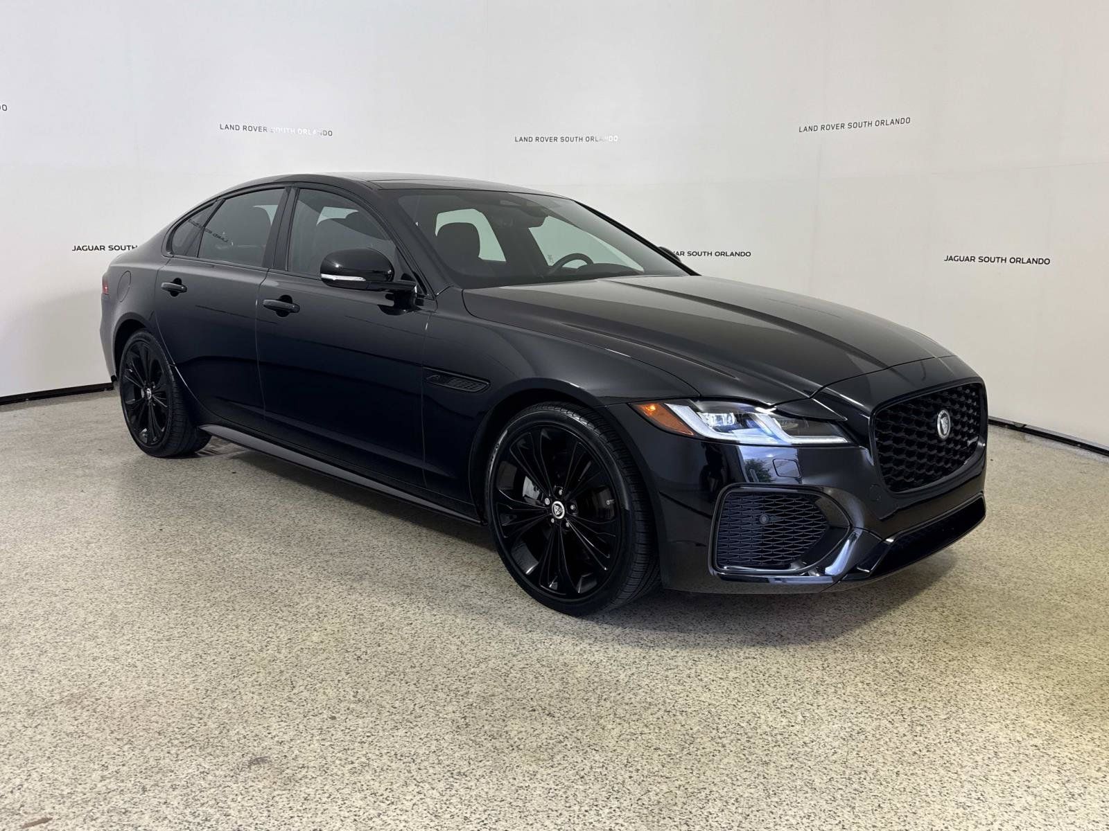 Certified 2024 Jaguar XF R-Dynamic SE AWD/4WD image 7