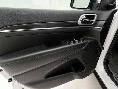 Used 2019 Jeep Grand Cherokee Limited AWD/4WD image 25