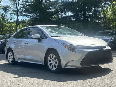 Used 2021 Toyota Corolla LE w/ Carpet Mat Package (TMS) FWD image 19