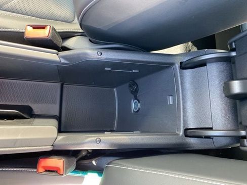 New 2025 Volkswagen Tiguan SE image 43