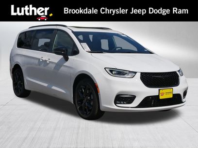 New 2026 Chrysler Pacifica Limited