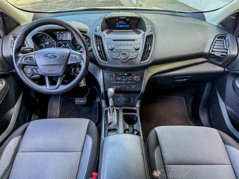 Used 2017 Ford Escape SE image 6