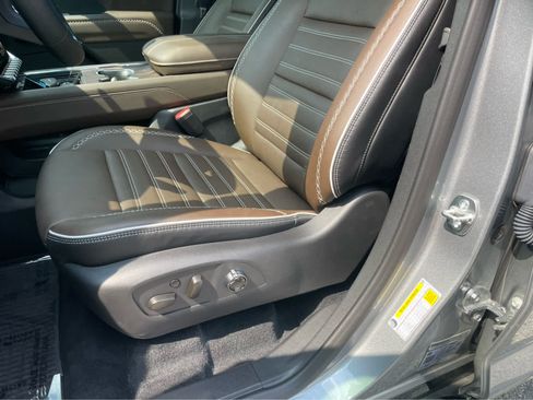 Used 2026 GMC Acadia Denali Ultimate FWD image 12