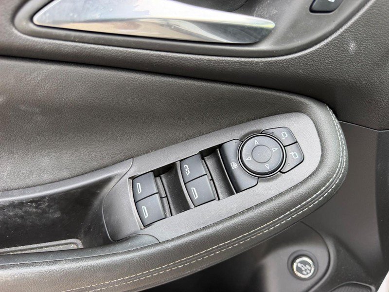 Used 2024 Buick Encore GX Sport Touring w/ Comfort Package FWD image 17