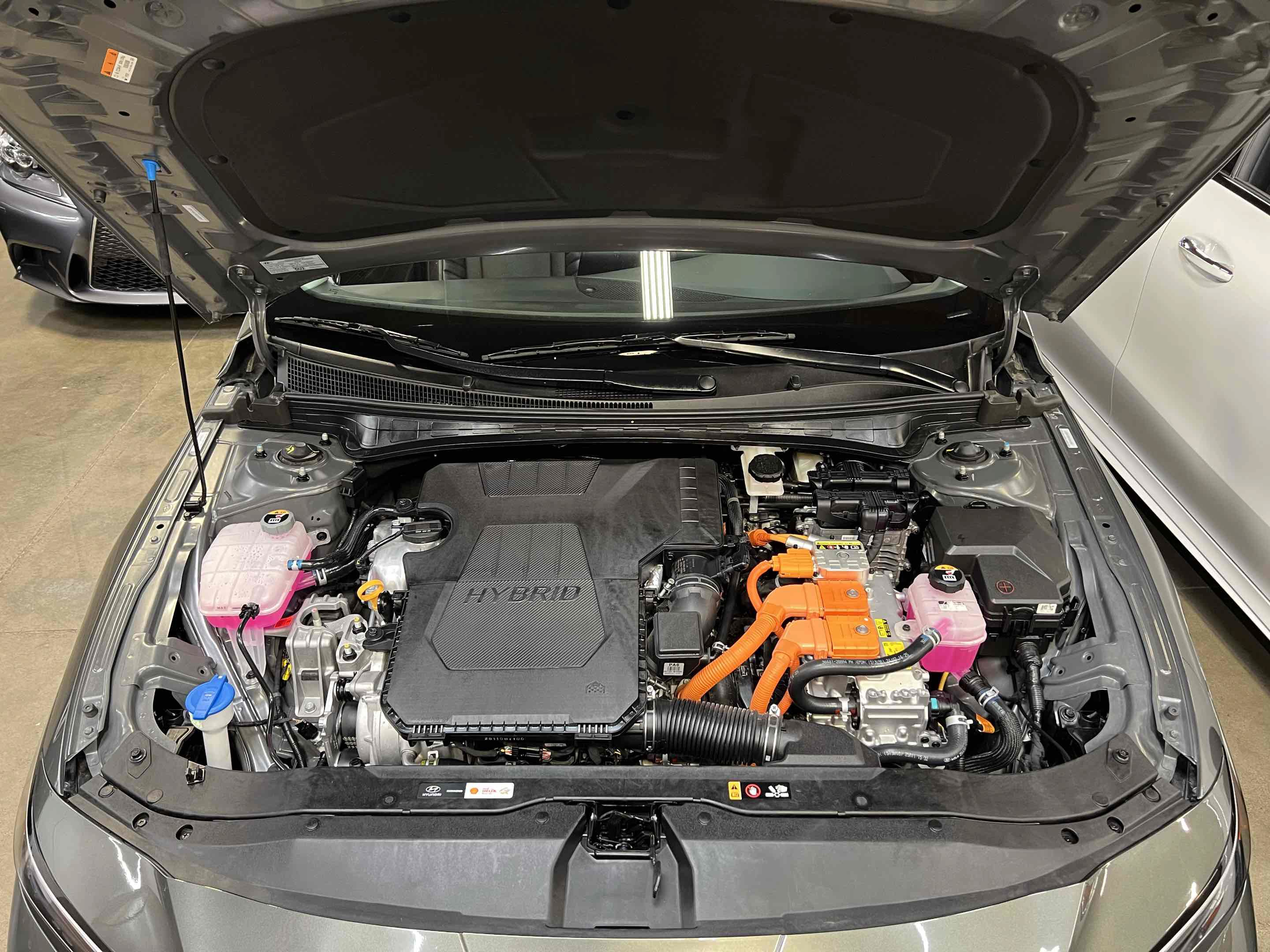 Used 2025 Hyundai Elantra Limited FWD image 8