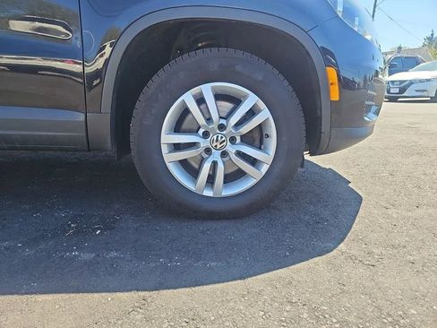 Used 2017 Volkswagen Tiguan S image 9