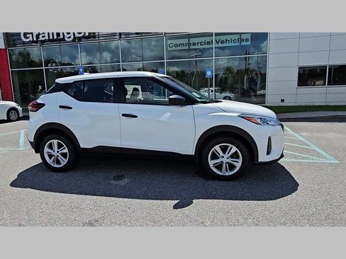 New 2025 Nissan Kicks Play S image 35