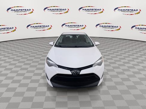 Used 2018 Toyota Corolla LE FWD image 3