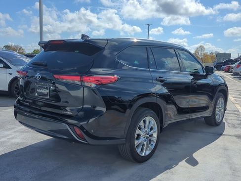 Used 2023 Toyota Highlander Limited image 5