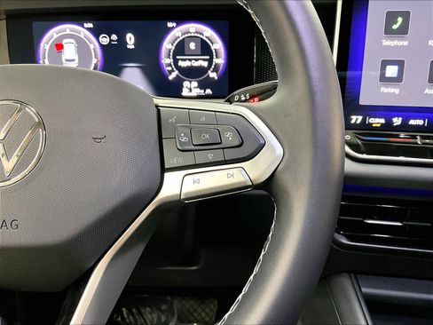 Used 2025 Volkswagen Tiguan SE w/ Panoramic Sunroof Package image 22