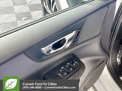 Used 2024 Volvo S60 B5 Core FWD image 12