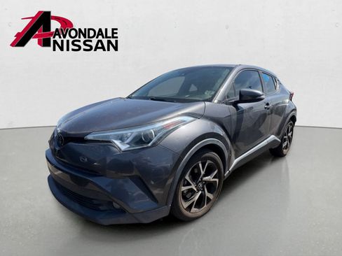Used 2018 Toyota C-HR XLE FWD image 2