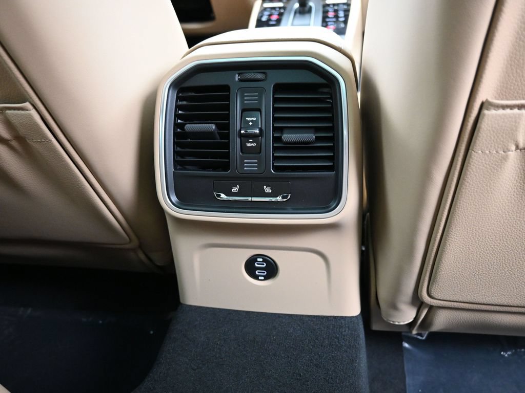 Certified 2026 Porsche Macan AWD/4WD image 27