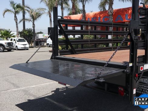 Used 2017 Ford F550 2WD Crew Cab Super Duty image 11