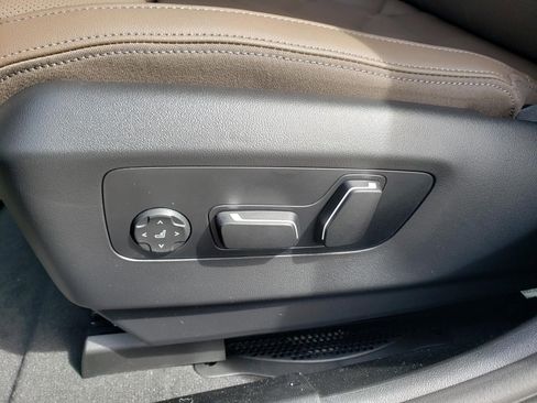 New 2026 BMW 540i xDrive w/ Premium Package image 21