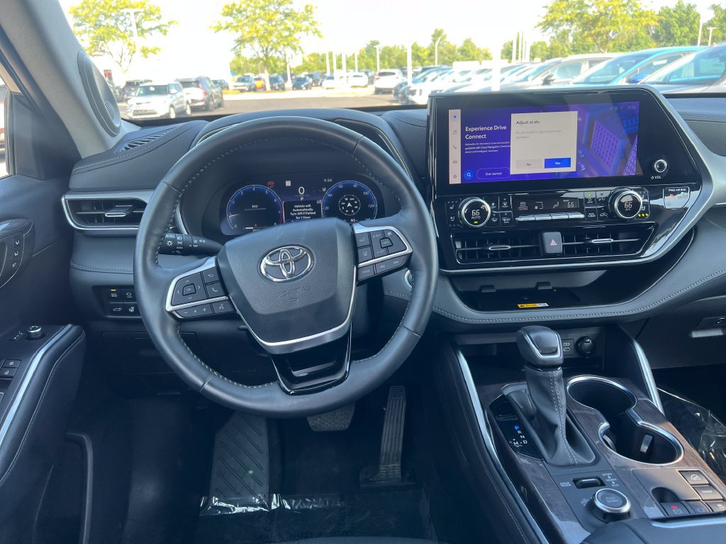 Used 2024 Toyota Highlander Platinum AWD/4WD image 13