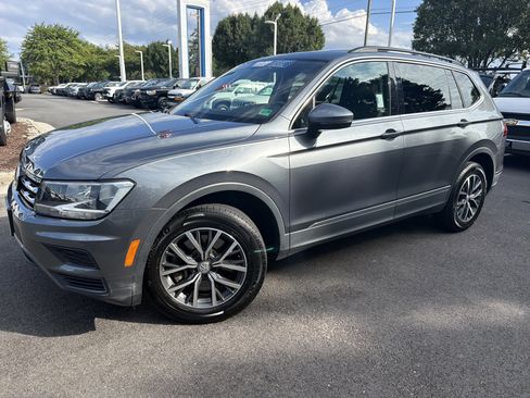 Used 2020 Volkswagen Tiguan SE w/ Panoramic Sunroof Package FWD image 5