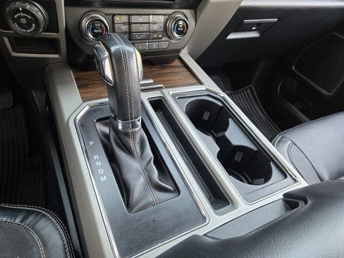 Used 2018 Ford F150 Lariat w/ Equipment Group 502A Luxury image 14