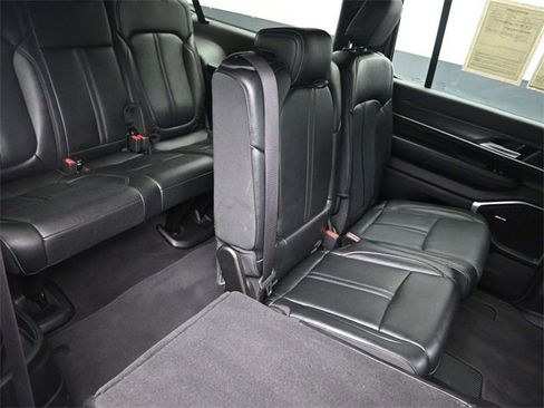 Used 2023 Jeep Wagoneer L Series II image 29