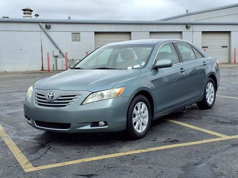 Used 2009 Toyota Camry LE image 2