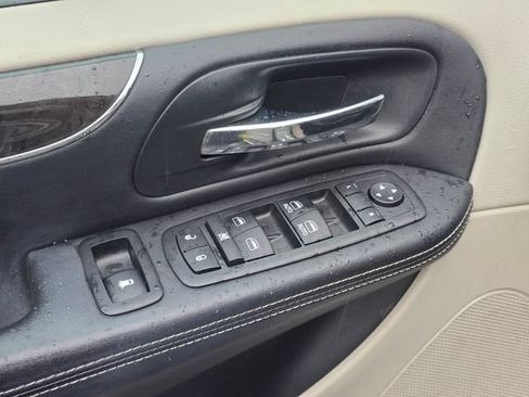 Used 2012 Chrysler Town & Country Touring-L w/ Entertainment Group #2 FWD image 38