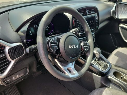 Used 2025 Kia Soul LX image 18