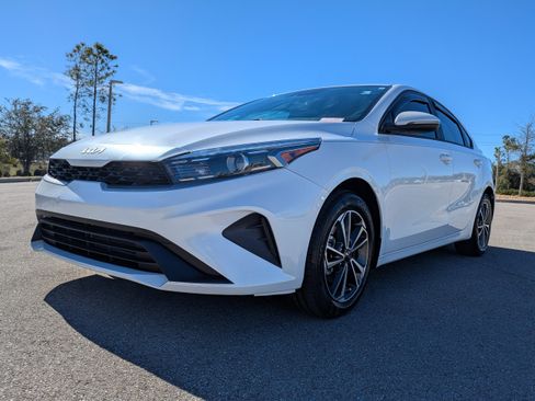 Certified 2022 Kia Forte LXS w/ LXS Technology Package image 9