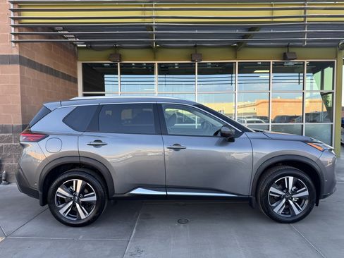 Used 2023 Nissan Rogue SL w/ SL Premium Package image 9