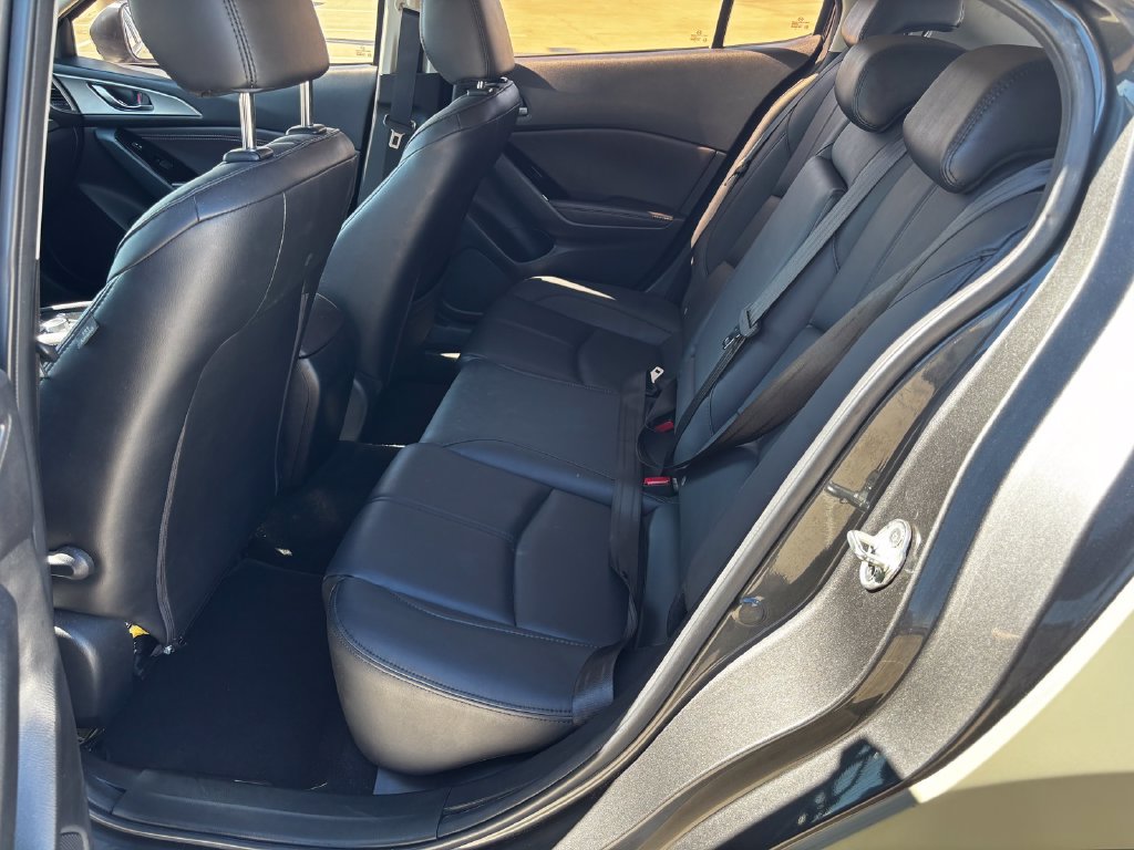 Used 2018 MAZDA MAZDA3 Touring FWD image 14