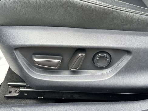 Used 2025 Toyota Camry SE FWD image 13