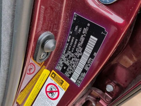 Used 2018 Toyota Highlander SE image 50