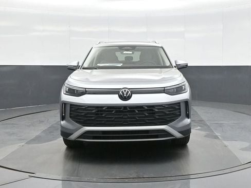 New 2026 Volkswagen Tiguan SE image 2