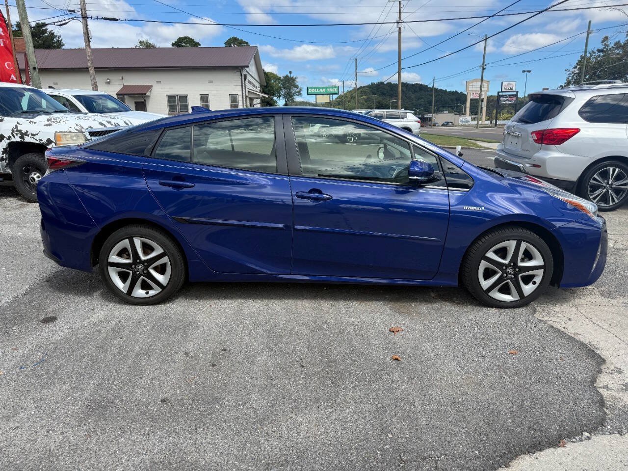 Used 2017 Toyota Prius Three Touring w/ Protection Package FWD image 5